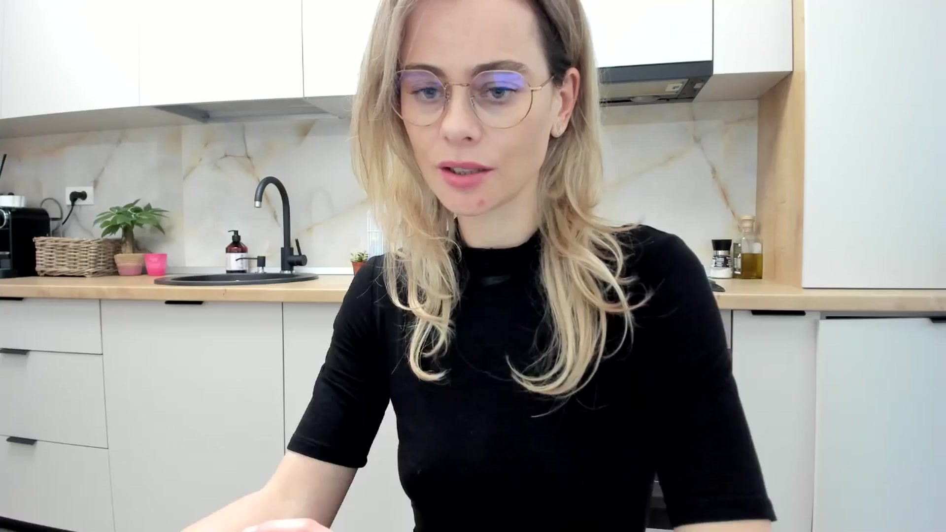 Gallery image thumbnail from DebbyPaige's myfreecams stream on, 11/06/2024, 15:14 image 19 of 20