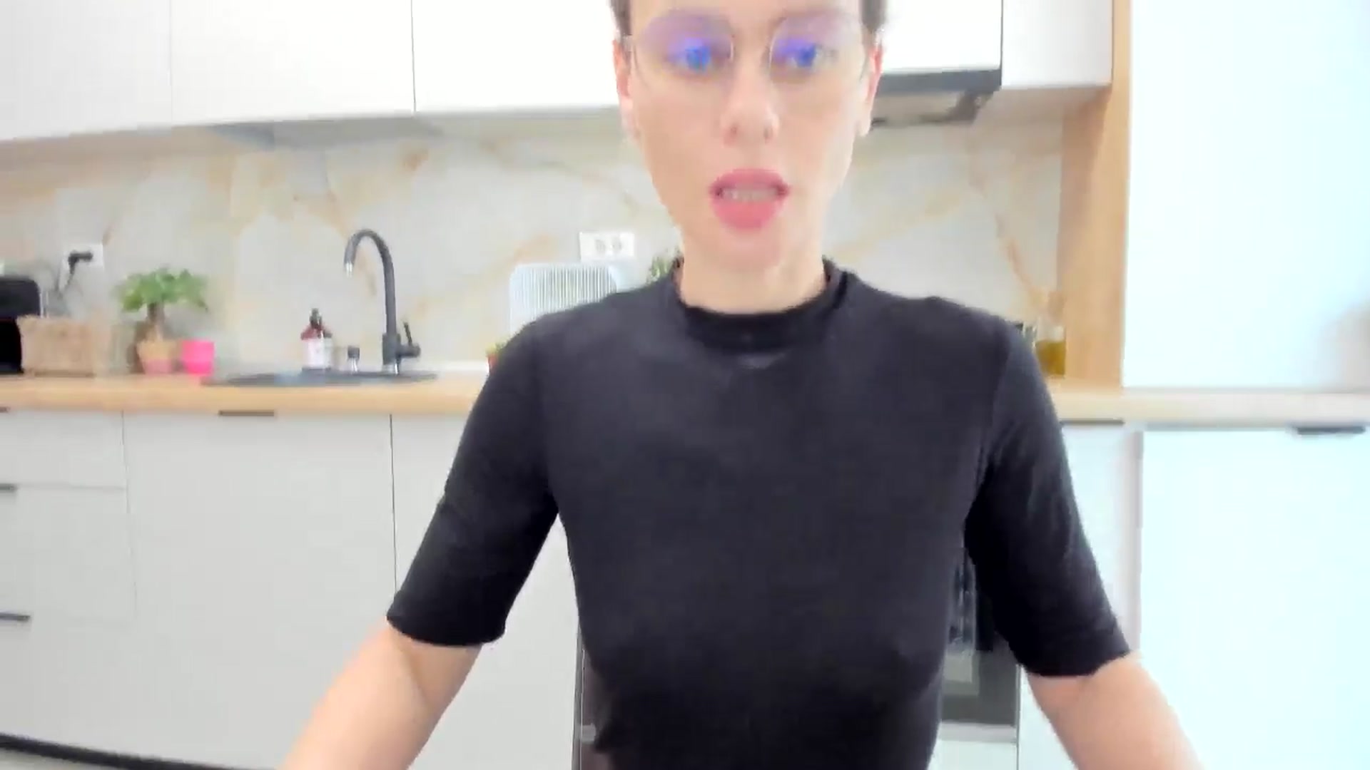 Gallery image thumbnail from DebbyPaige's myfreecams stream on, 11/06/2024, 15:14 image 8 of 20