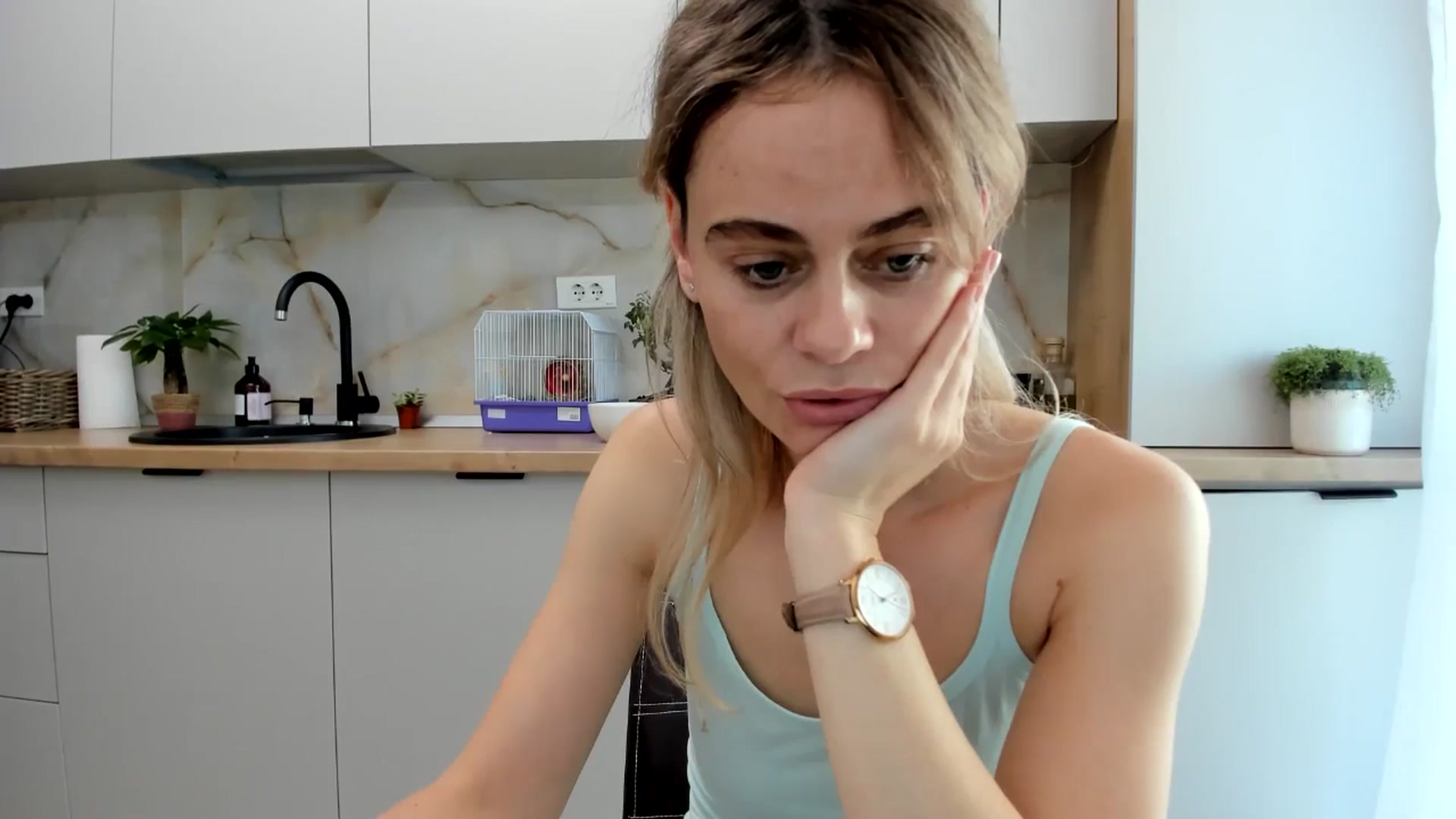 Gallery image thumbnail from DebbyPaige's myfreecams stream on, 11/07/2024, 11:32 image 10 of 20
