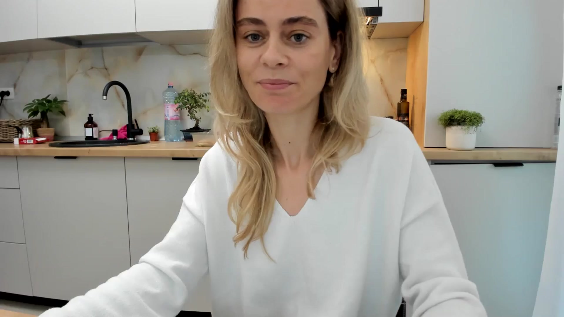 Gallery image thumbnail from DebbyPaige's myfreecams stream on, 11/08/2024, 15:43 image 12 of 20