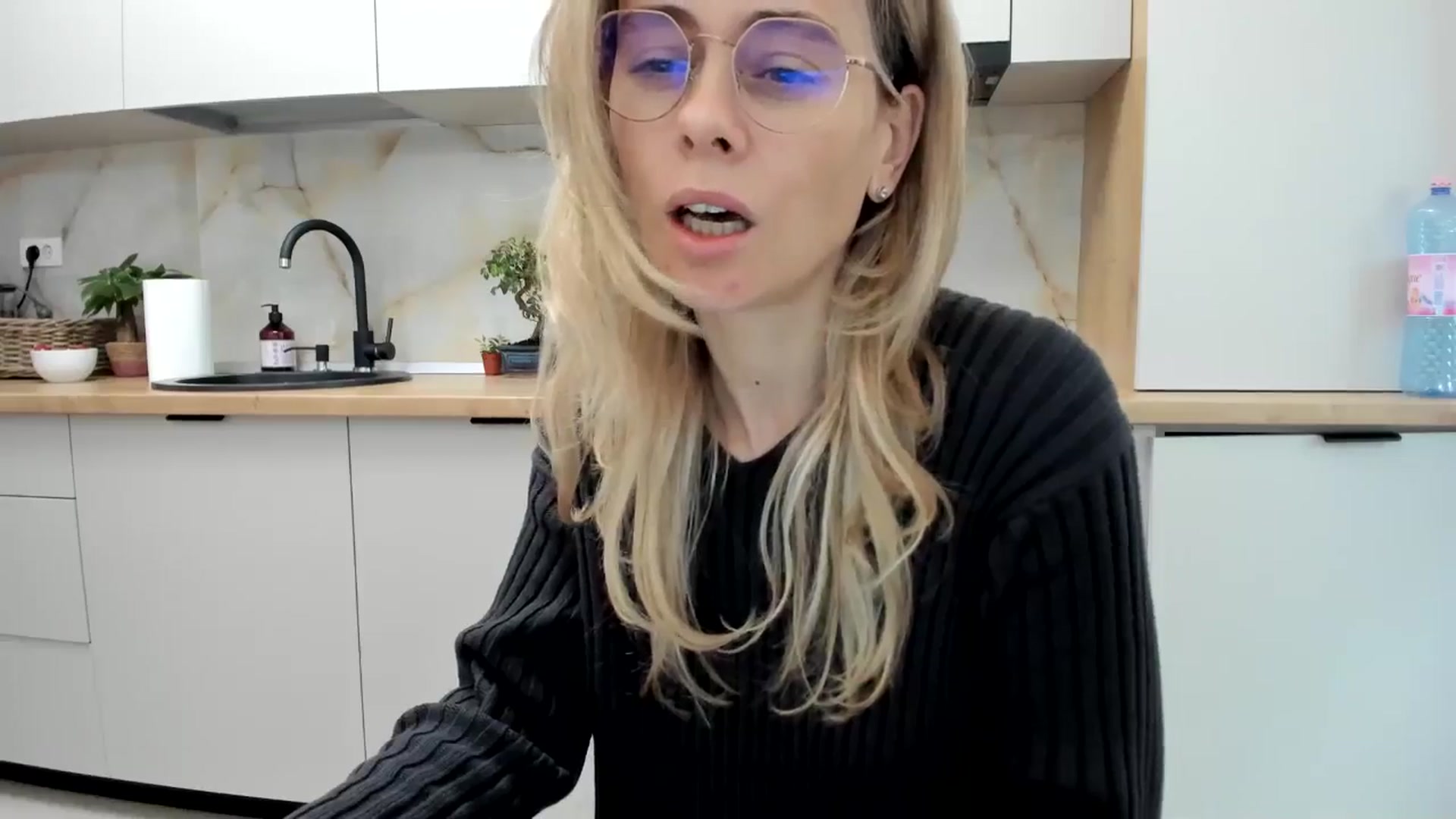 Gallery image thumbnail from DebbyPaige's myfreecams stream on, 11/12/2024, 13:49 image 17 of 20