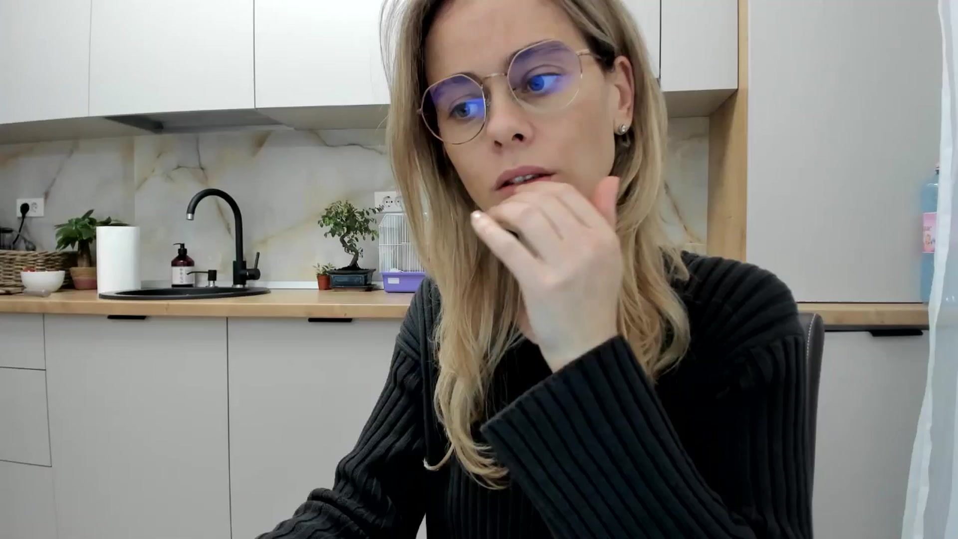 Gallery image thumbnail from DebbyPaige's myfreecams stream on, 11/12/2024, 15:42 image 7 of 20