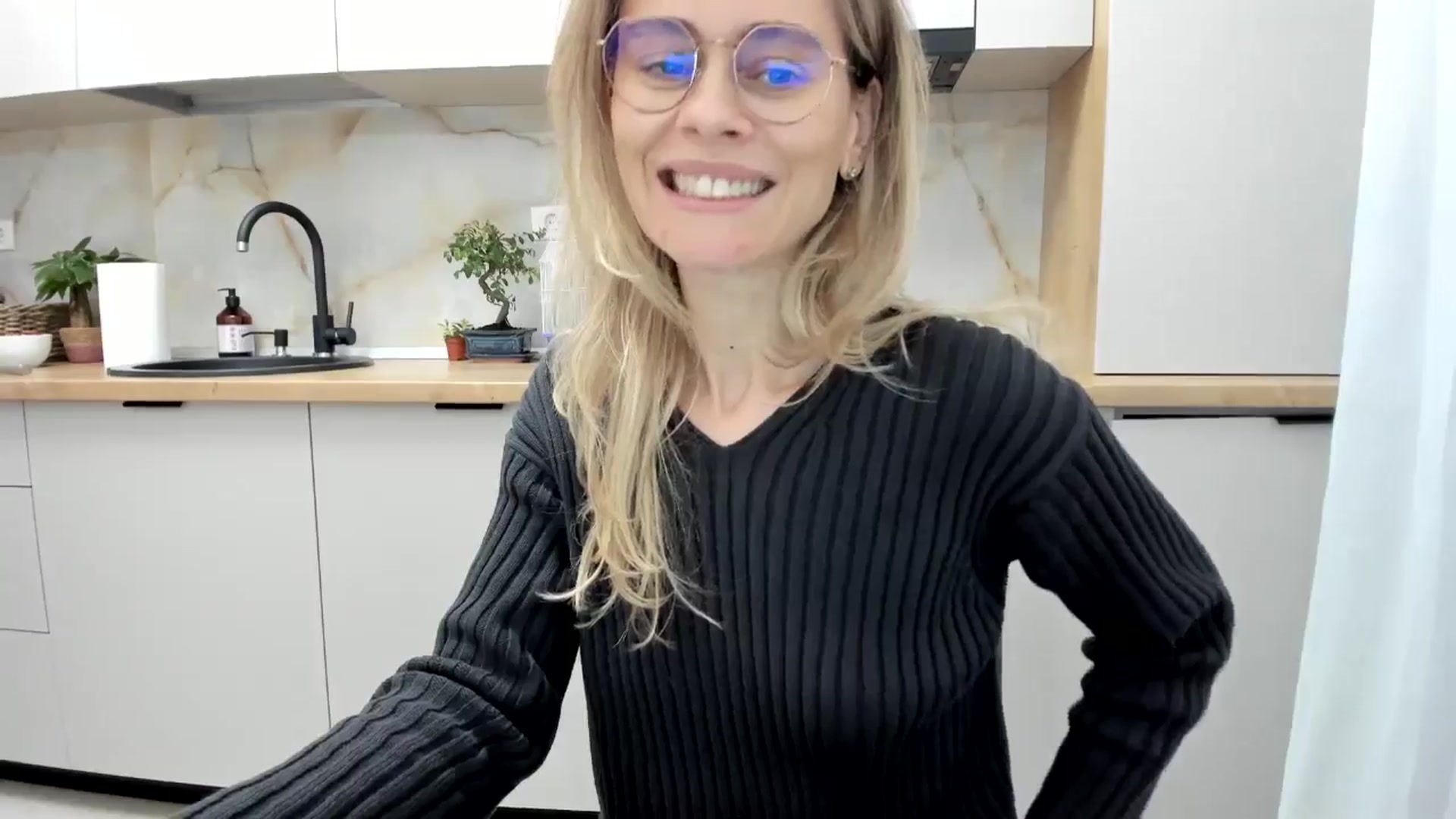 Gallery image thumbnail from DebbyPaige's myfreecams stream on, 11/12/2024, 15:42 image 9 of 20