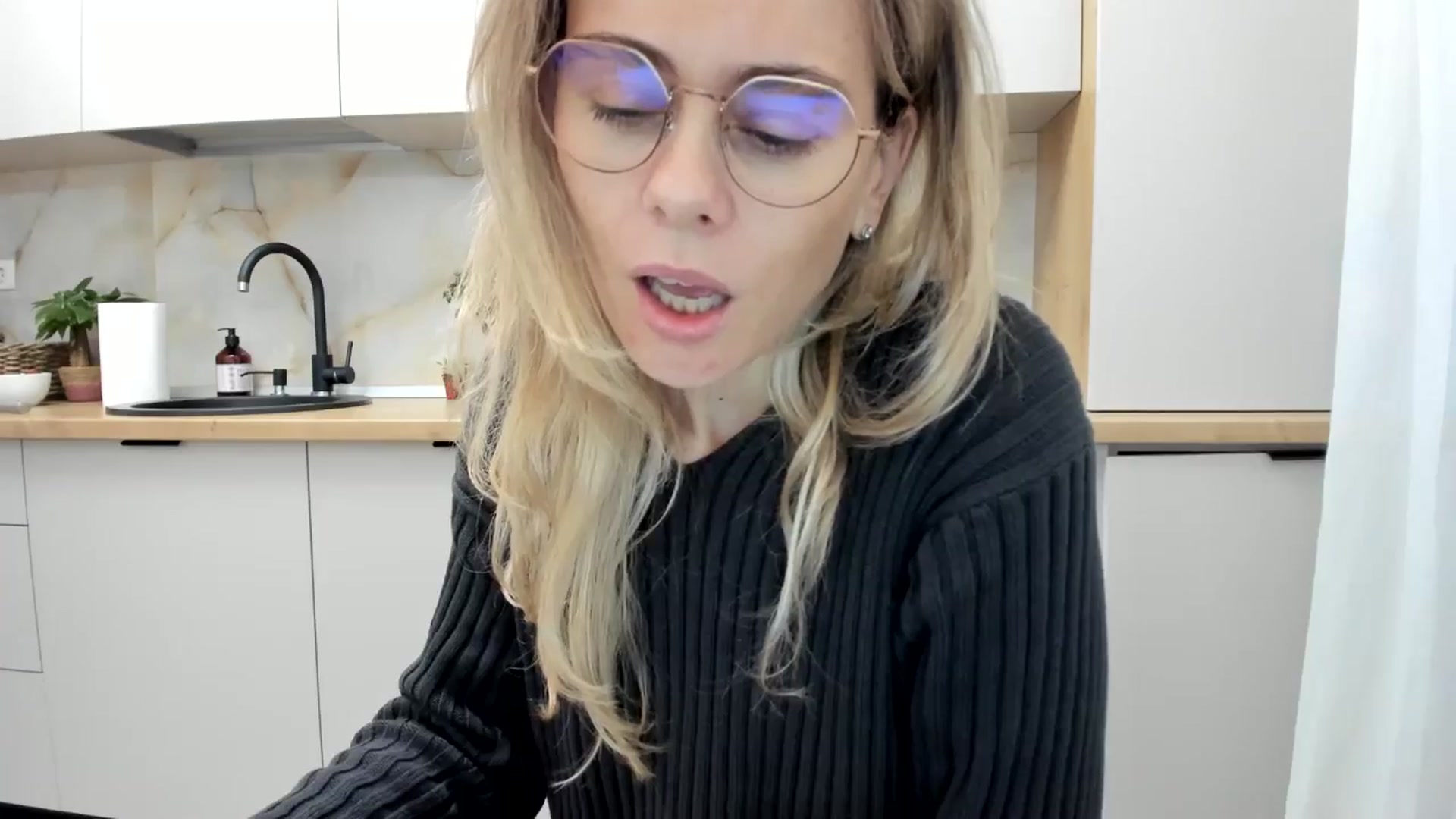 Gallery image thumbnail from DebbyPaige's myfreecams stream on, 11/12/2024, 15:42 image 12 of 20