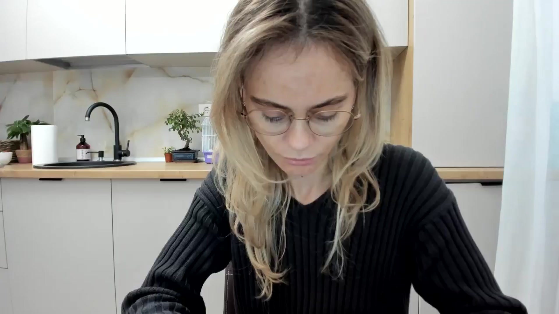 Gallery image thumbnail from DebbyPaige's myfreecams stream on, 11/12/2024, 15:42 image 13 of 20