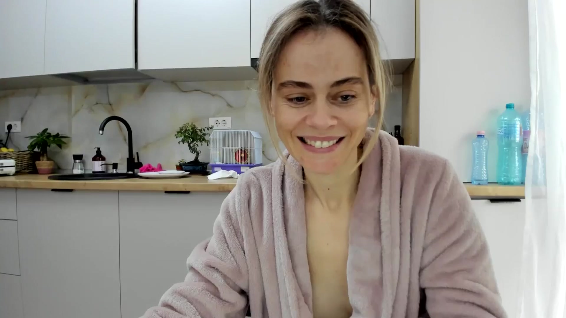 Gallery image thumbnail from DebbyPaige's myfreecams stream on, 11/13/2024, 12:09 image 4 of 20