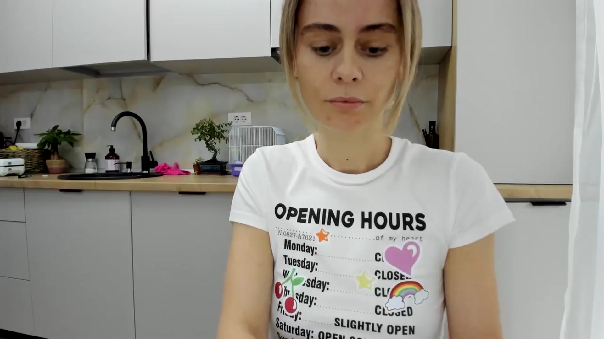 Gallery image thumbnail from DebbyPaige's myfreecams stream on, 11/13/2024, 14:03 image 8 of 20