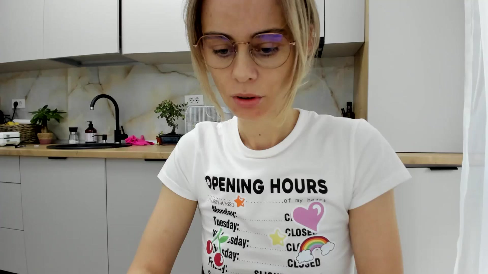 Gallery image thumbnail from DebbyPaige's myfreecams stream on, 11/13/2024, 14:03 image 14 of 20