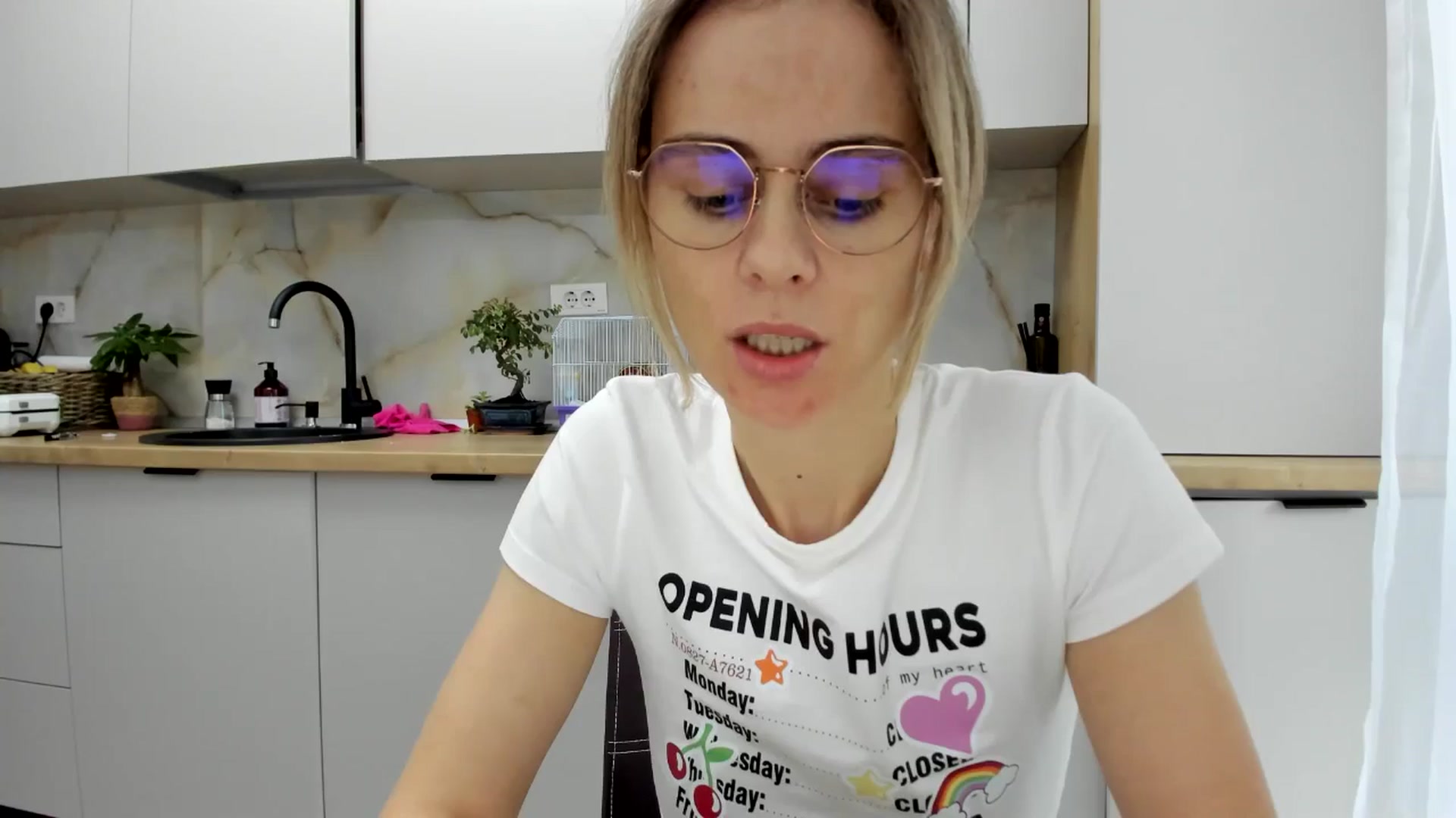 Gallery image thumbnail from DebbyPaige's myfreecams stream on, 11/13/2024, 14:03 image 16 of 20