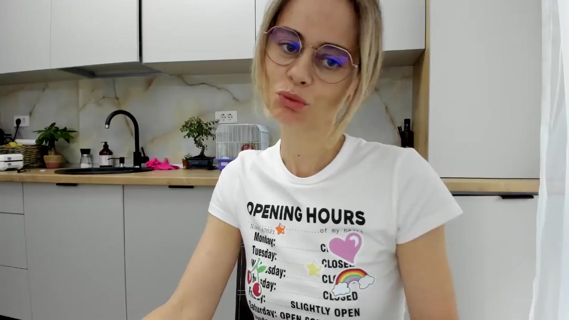 Gallery image thumbnail from DebbyPaige's myfreecams stream on, 11/13/2024, 14:03 image 15 of 20