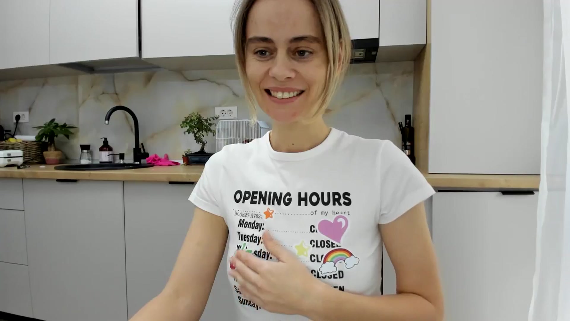 Gallery image thumbnail from DebbyPaige's myfreecams stream on, 11/13/2024, 14:03 image 5 of 20