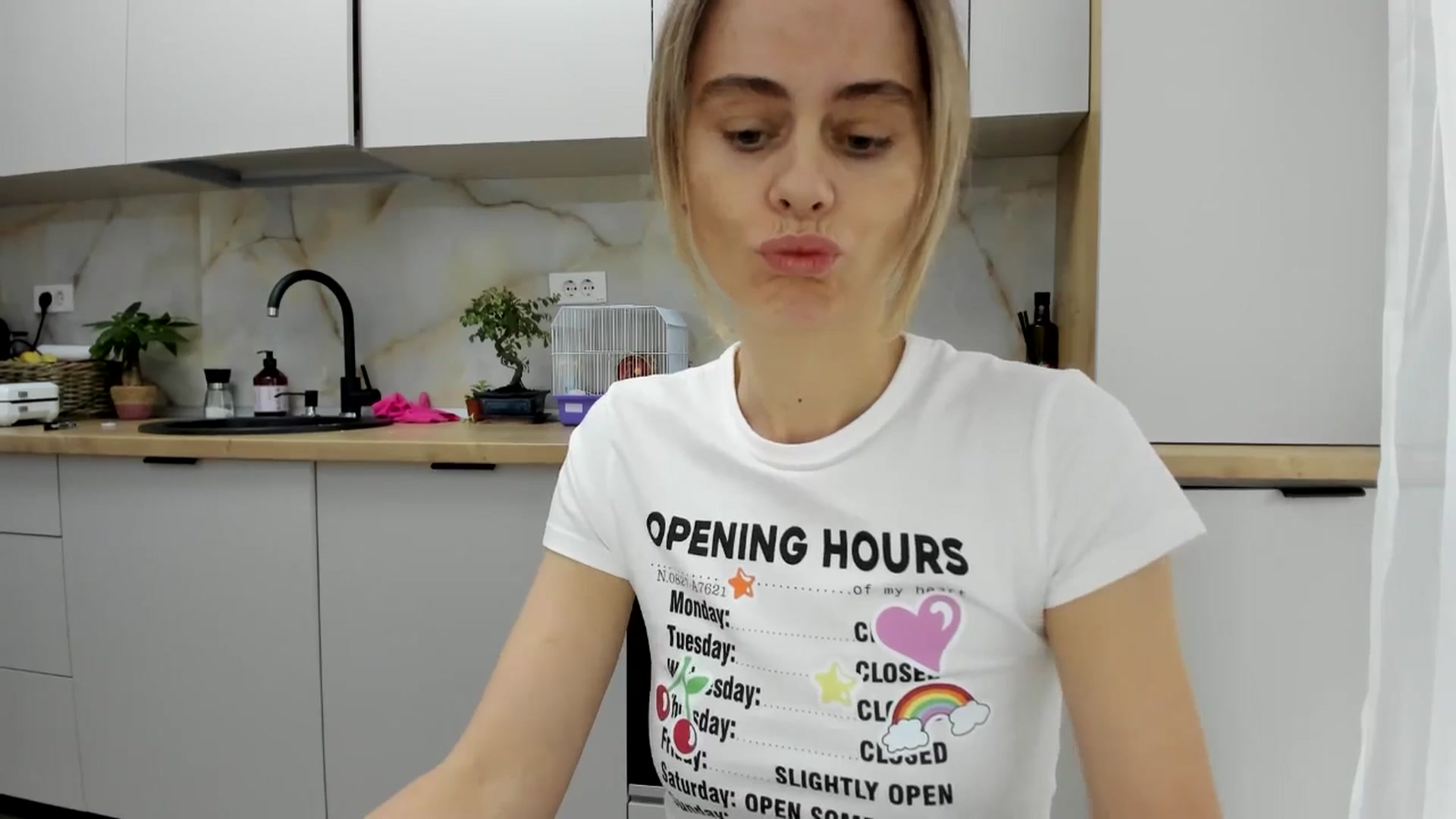Gallery image thumbnail from DebbyPaige's myfreecams stream on, 11/13/2024, 14:03 image 9 of 20