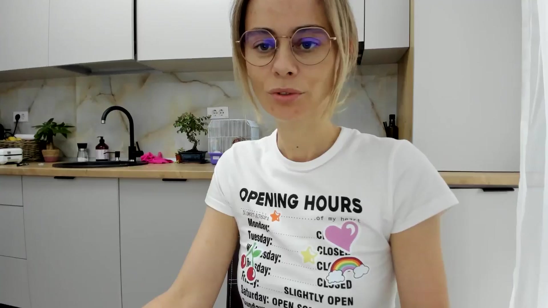 Gallery image thumbnail from DebbyPaige's myfreecams stream on, 11/13/2024, 14:03 image 13 of 20