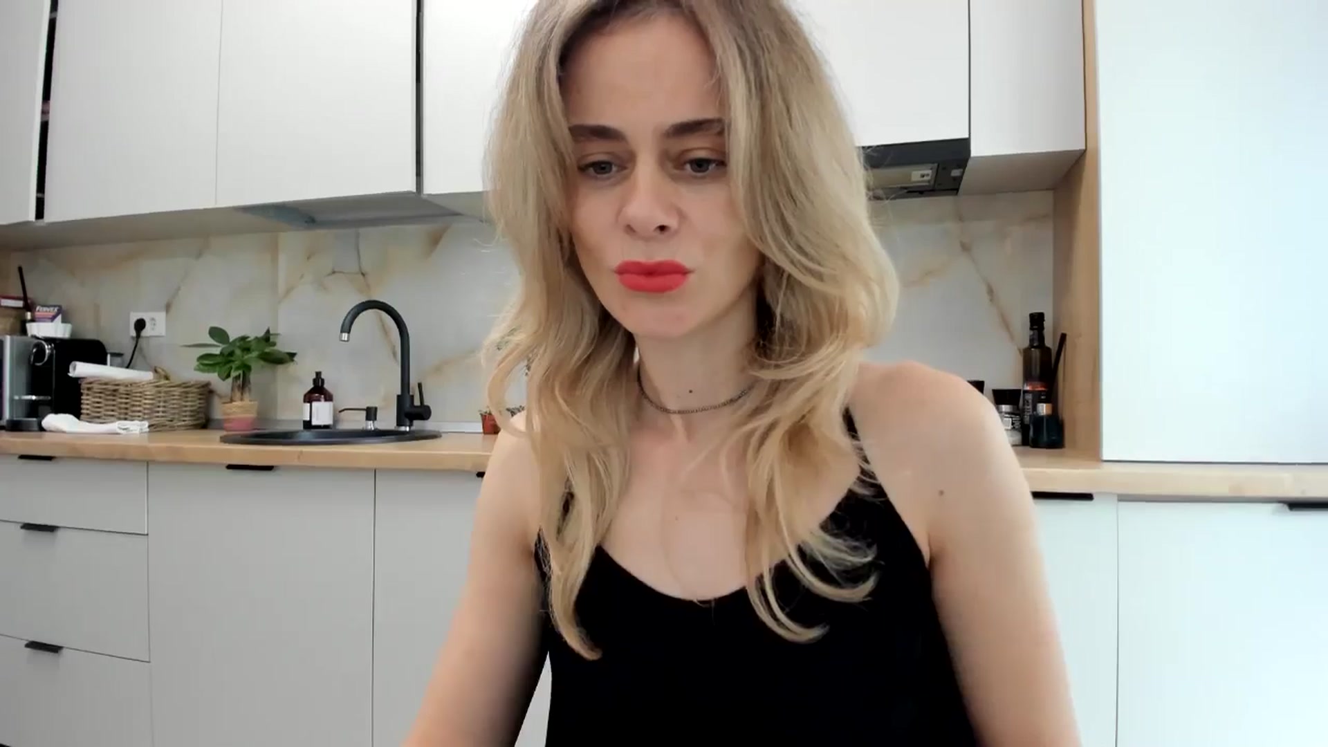 Gallery image thumbnail from DebbyPaige's myfreecams stream on, 11/14/2024, 09:45 image 13 of 20