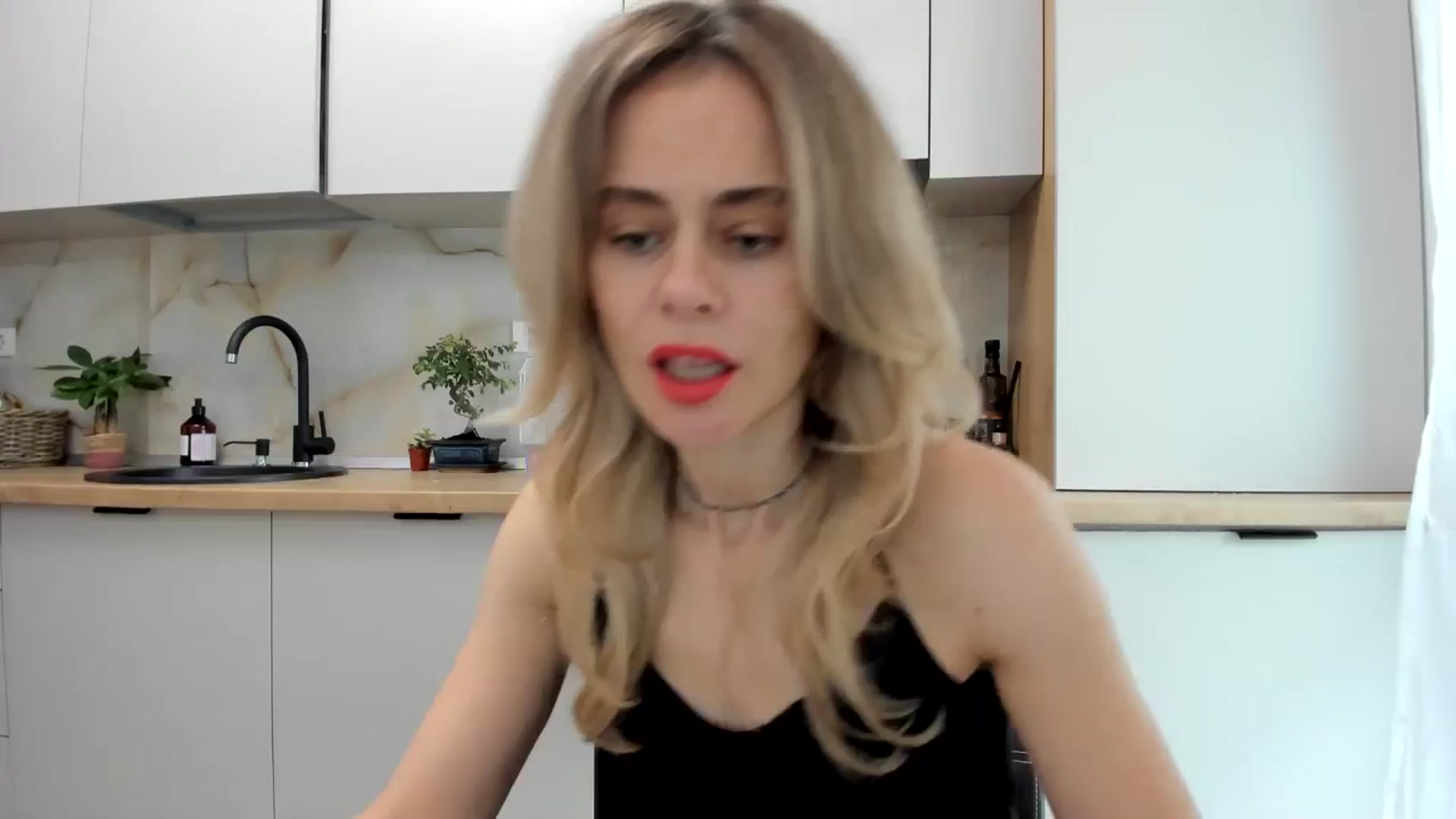 Gallery image thumbnail from DebbyPaige's myfreecams stream on, 11/14/2024, 09:45 image 4 of 20