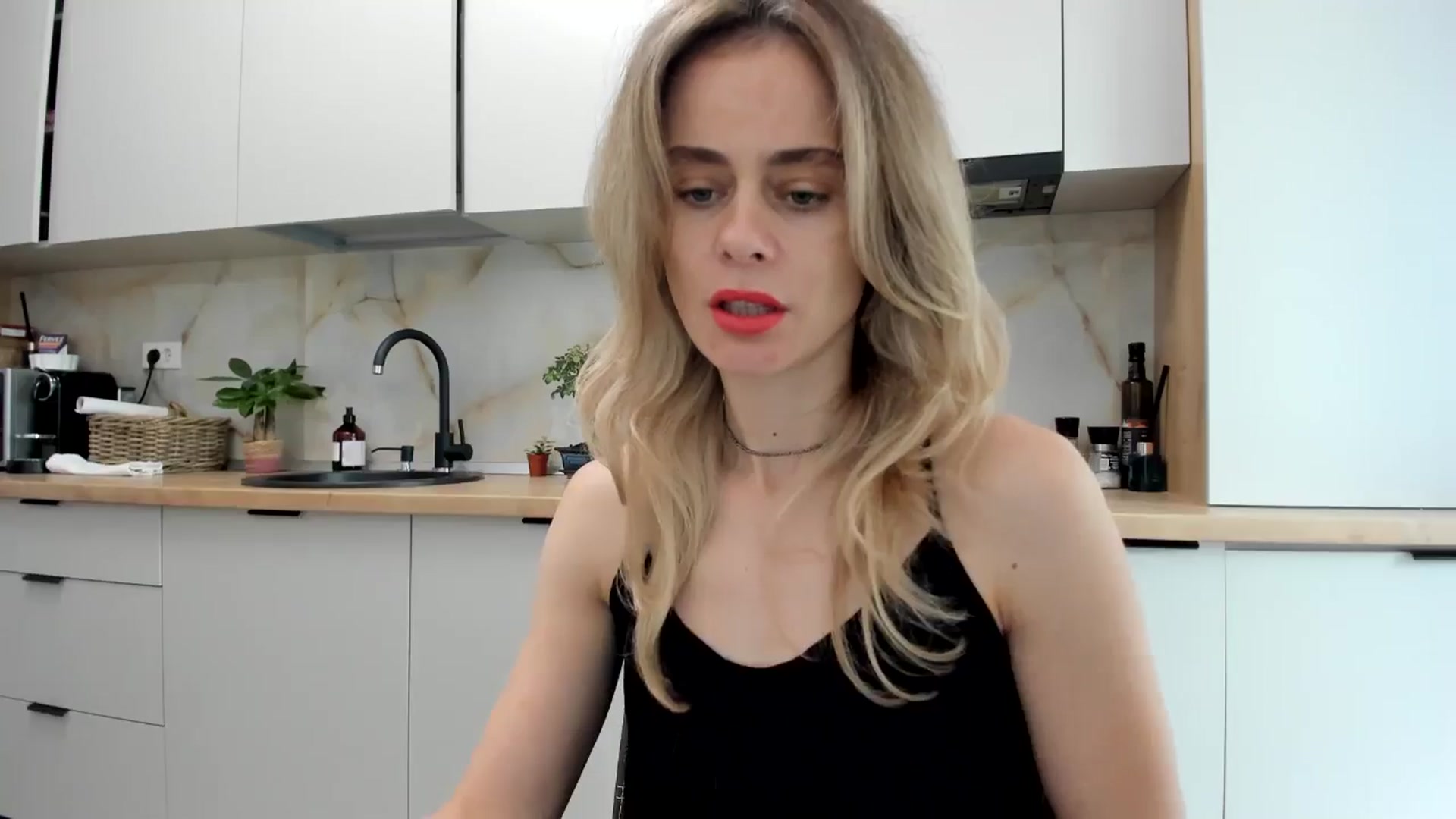Gallery image thumbnail from DebbyPaige's myfreecams stream on, 11/14/2024, 09:45 image 10 of 20