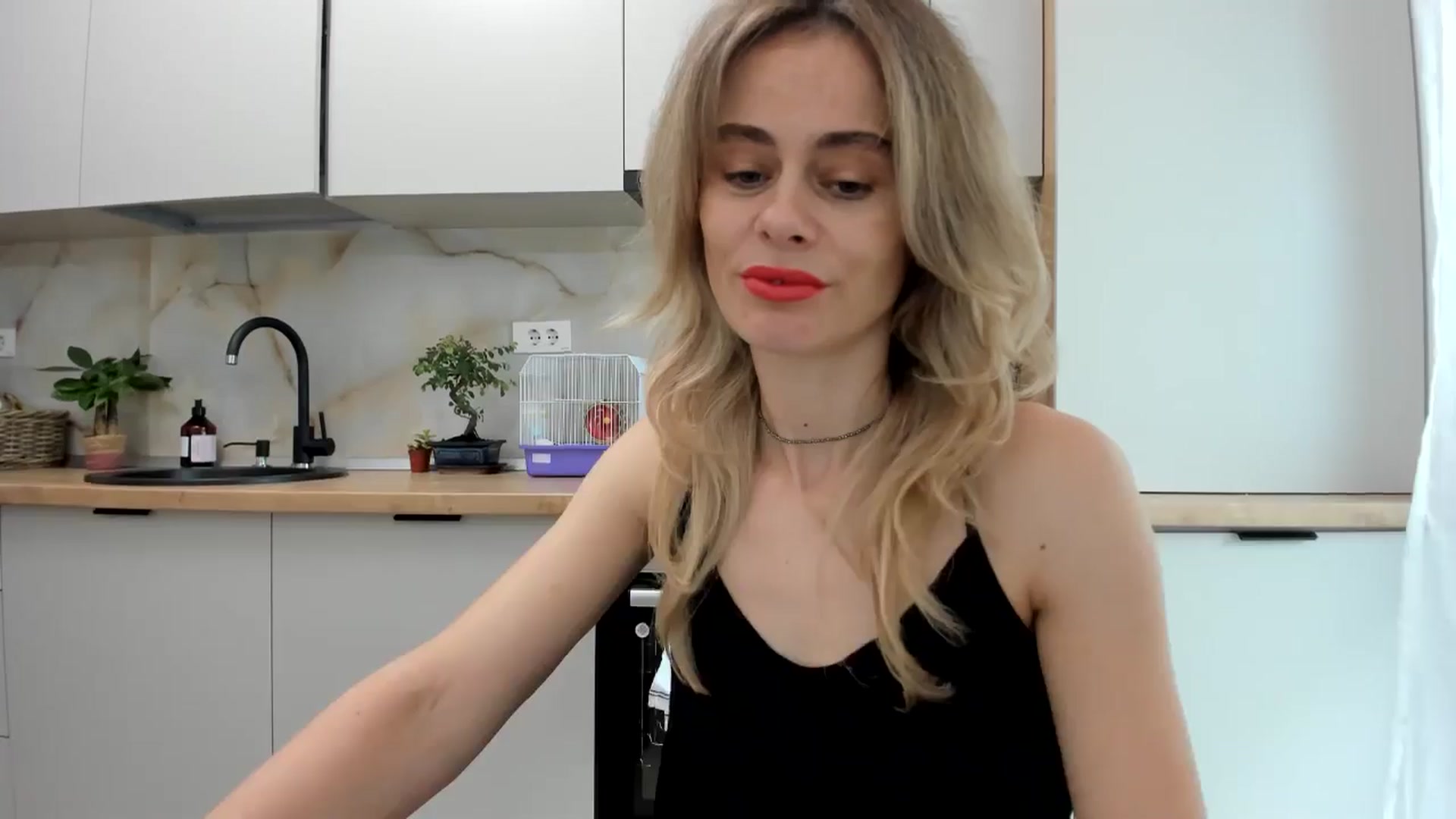 Gallery image thumbnail from DebbyPaige's myfreecams stream on, 11/14/2024, 09:45 image 3 of 20