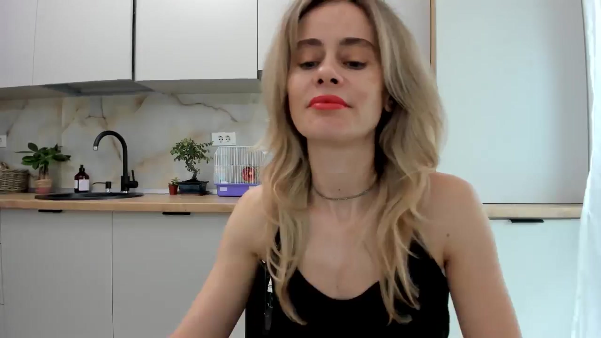 Gallery image thumbnail from DebbyPaige's myfreecams stream on, 11/14/2024, 09:45 image 6 of 20
