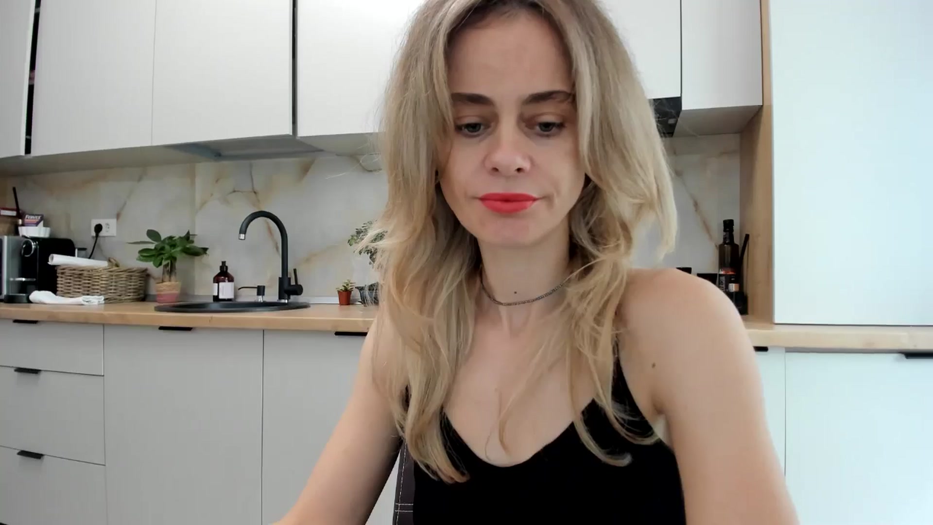 Gallery image thumbnail from DebbyPaige's myfreecams stream on, 11/14/2024, 09:45 image 14 of 20