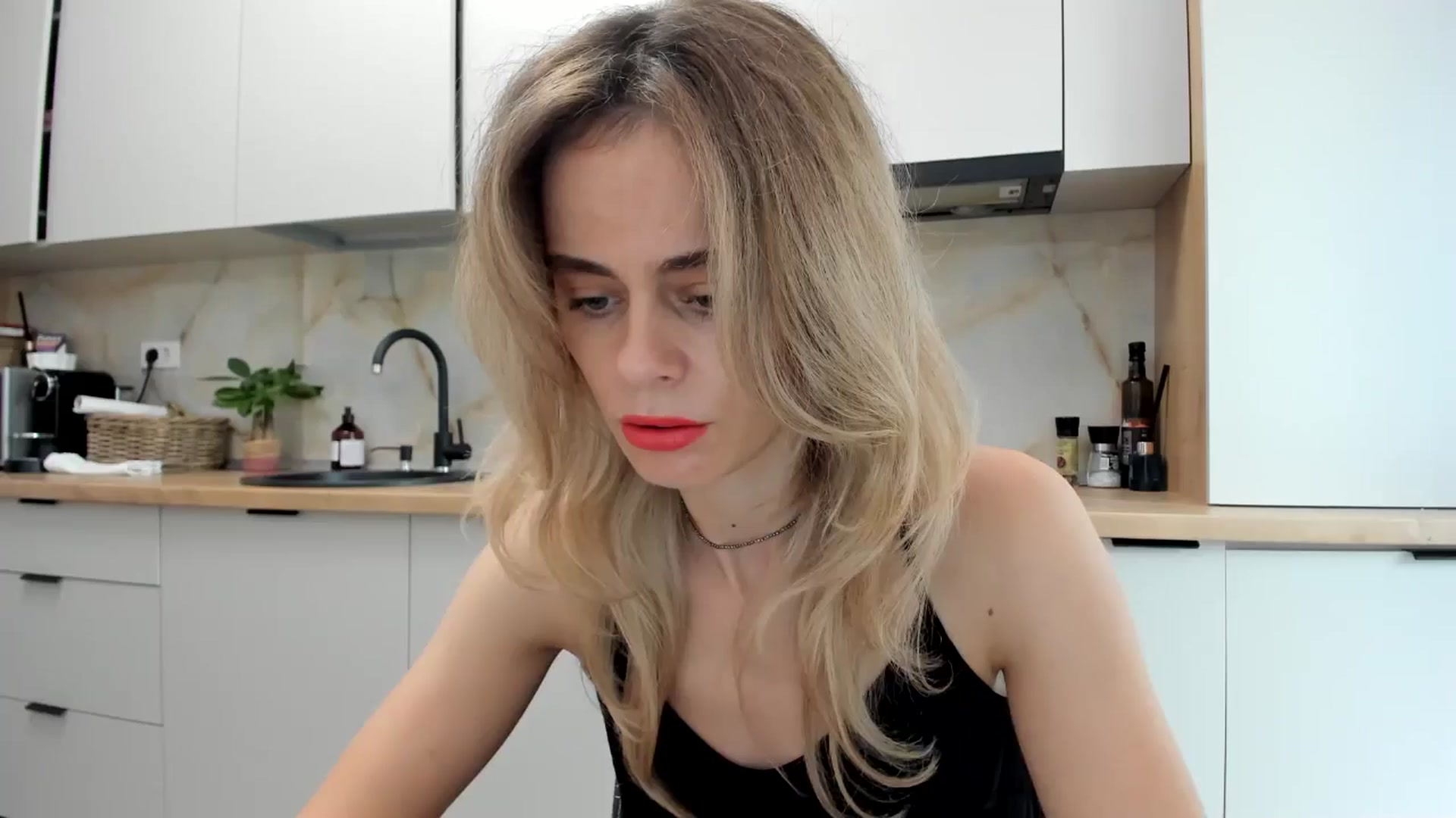 Gallery image thumbnail from DebbyPaige's myfreecams stream on, 11/14/2024, 09:45 image 11 of 20