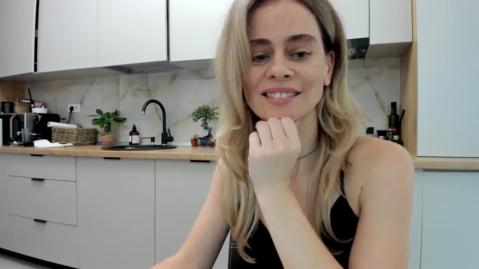Gallery image thumbnail from DebbyPaige's myfreecams stream on, 11/14/2024, 12:41 image 16 of 20