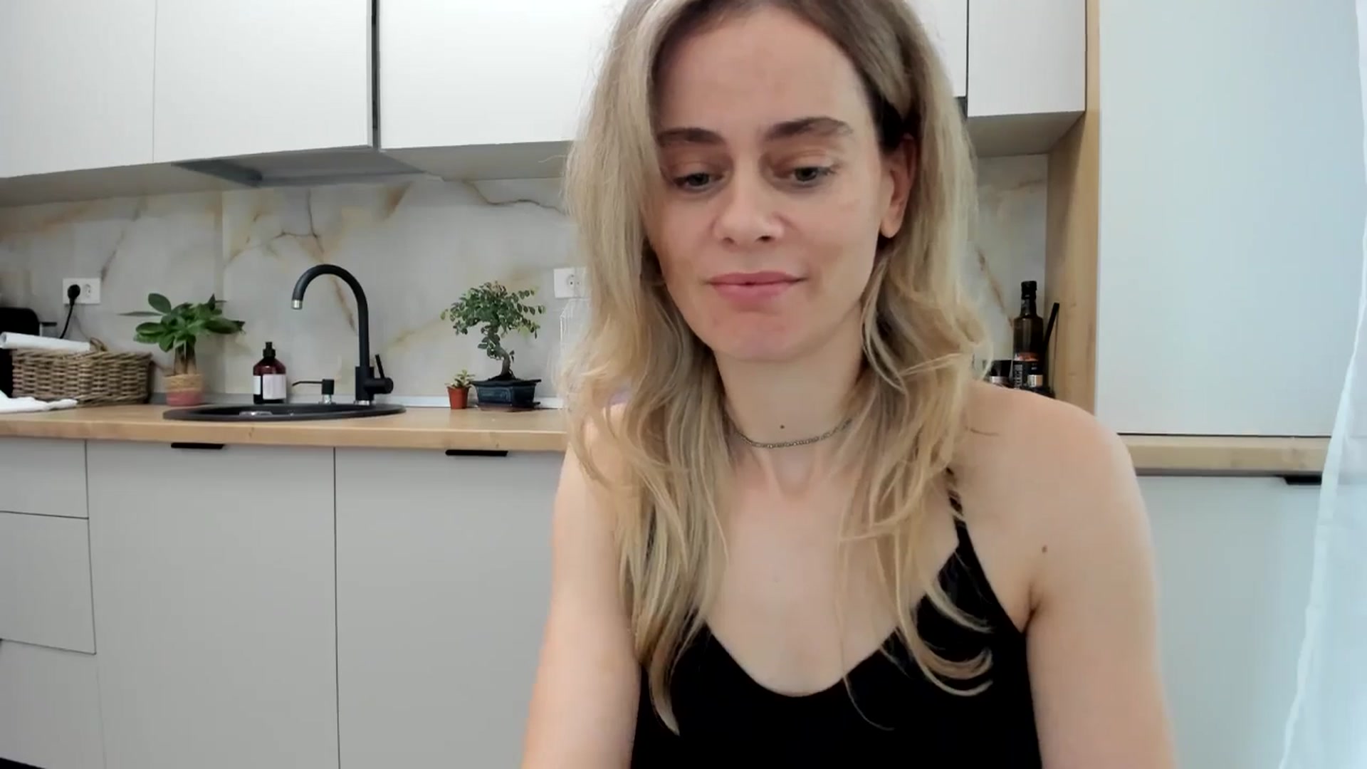 Gallery image thumbnail from DebbyPaige's myfreecams stream on, 11/14/2024, 12:41 image 19 of 20