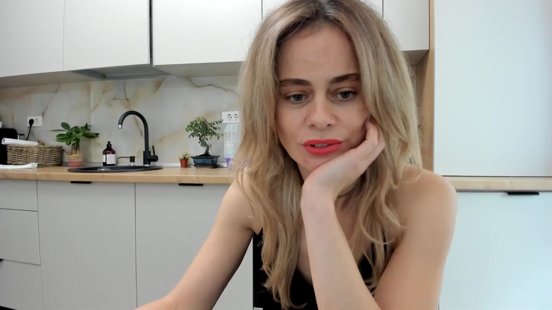 Gallery image thumbnail from DebbyPaige's myfreecams stream on, 11/14/2024, 12:41 image 2 of 20