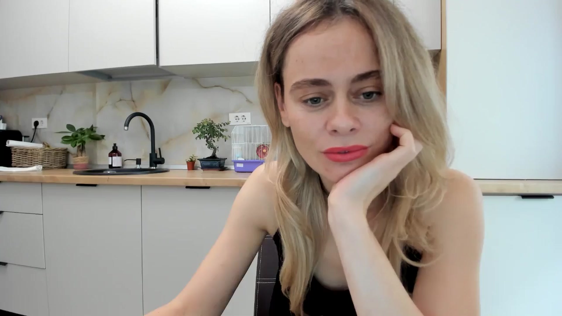 Gallery image thumbnail from DebbyPaige's myfreecams stream on, 11/14/2024, 12:41 image 5 of 20