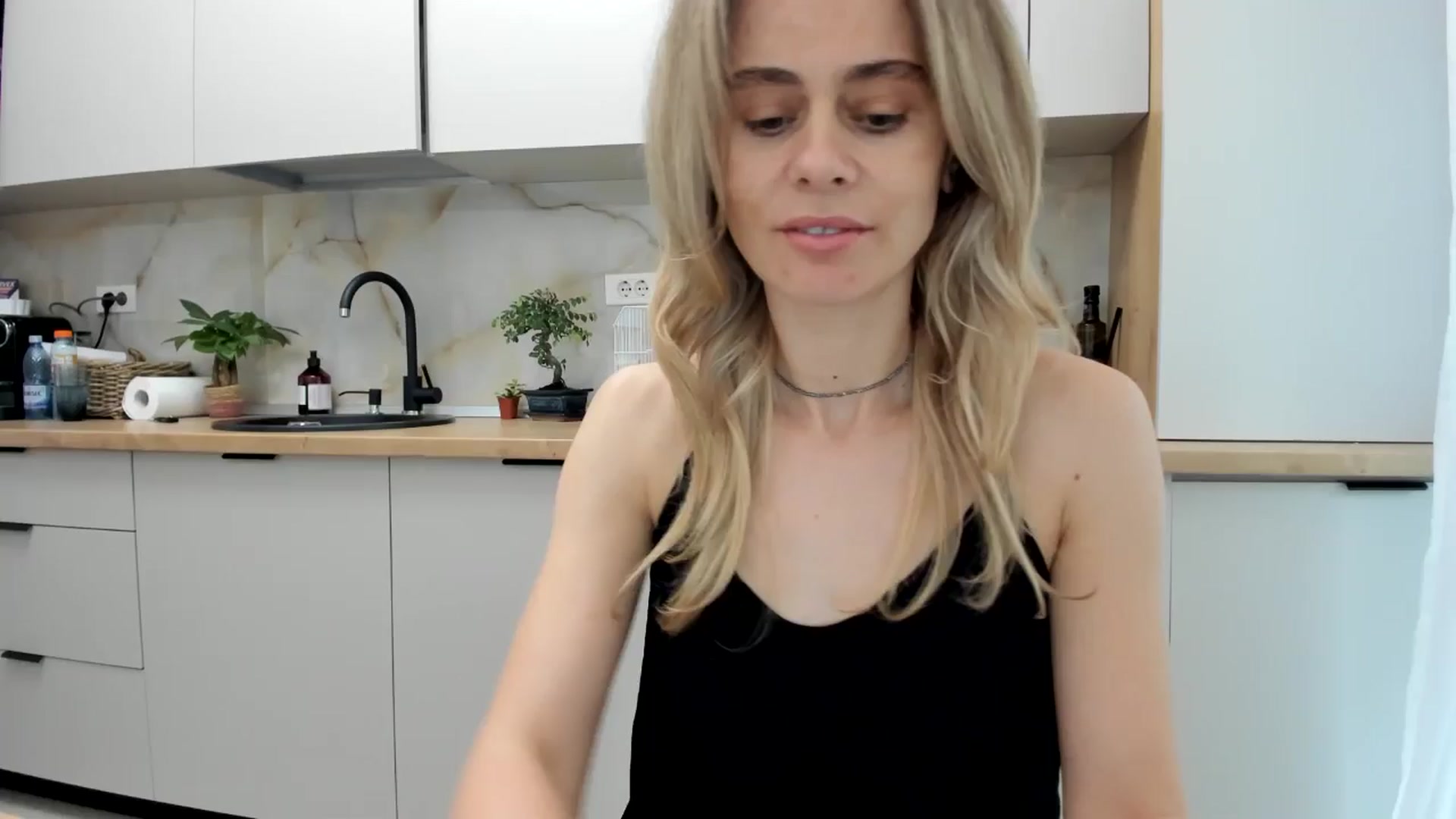 Gallery image thumbnail from DebbyPaige's myfreecams stream on, 11/14/2024, 14:38 image 1 of 20