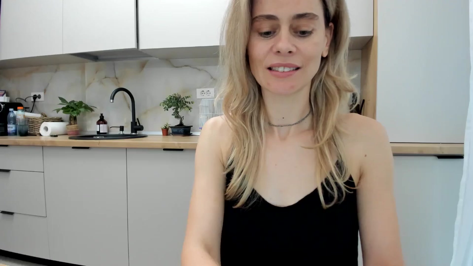 Gallery image thumbnail from DebbyPaige's myfreecams stream on, 11/14/2024, 14:38 image 11 of 20