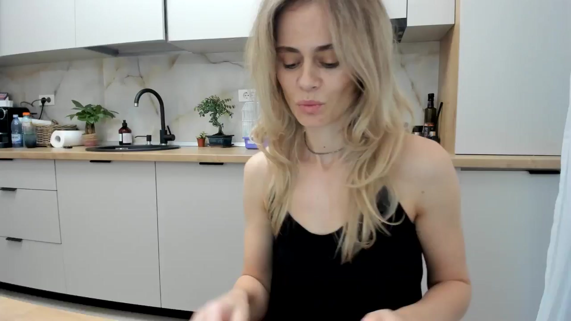 Gallery image thumbnail from DebbyPaige's myfreecams stream on, 11/14/2024, 14:38 image 19 of 20