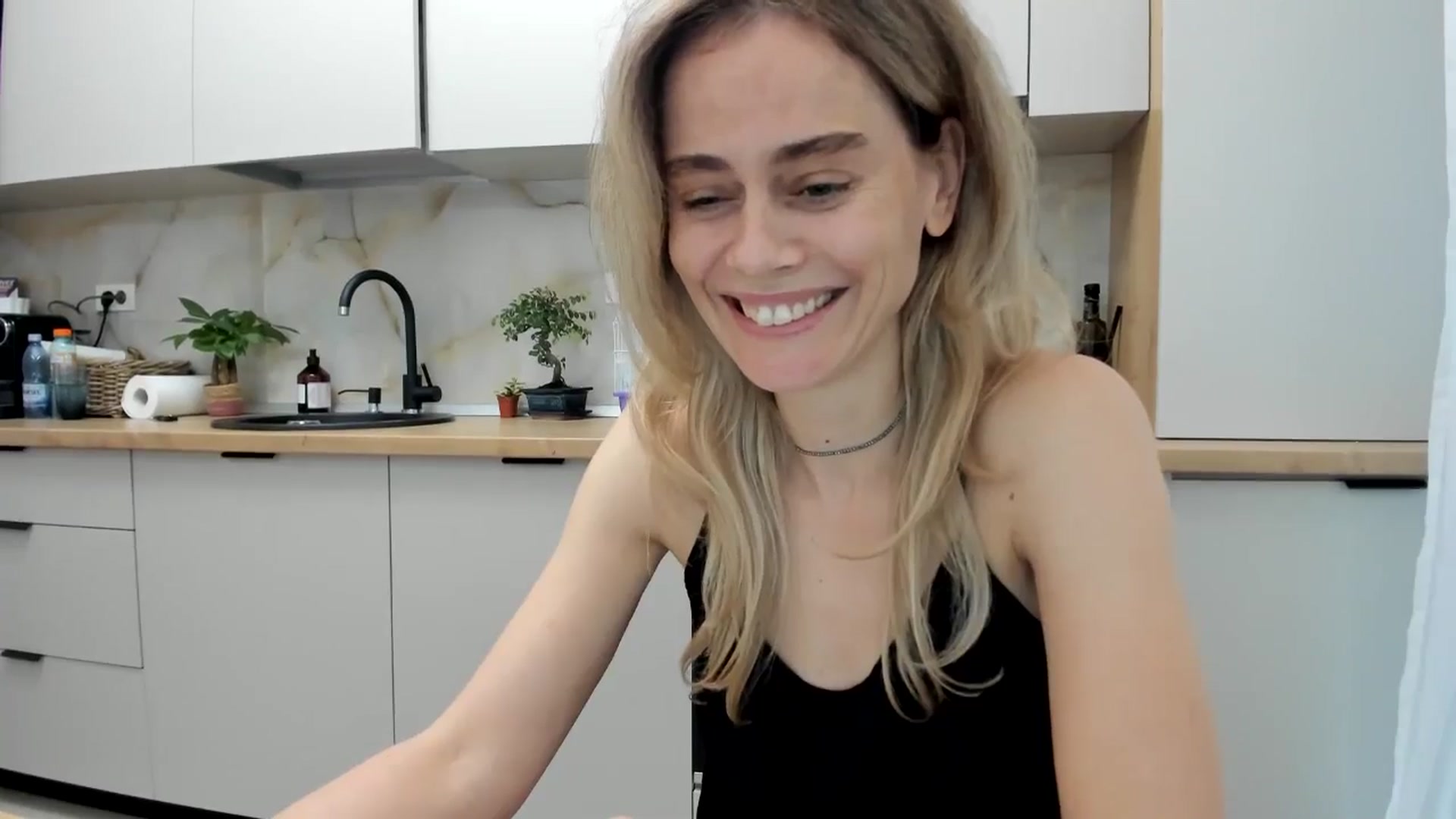 Gallery image thumbnail from DebbyPaige's myfreecams stream on, 11/14/2024, 14:38 image 14 of 20