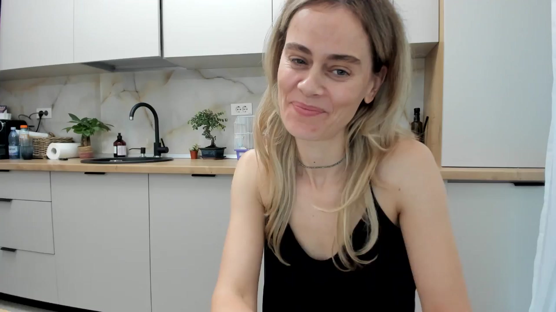Gallery image thumbnail from DebbyPaige's myfreecams stream on, 11/14/2024, 14:38 image 15 of 20
