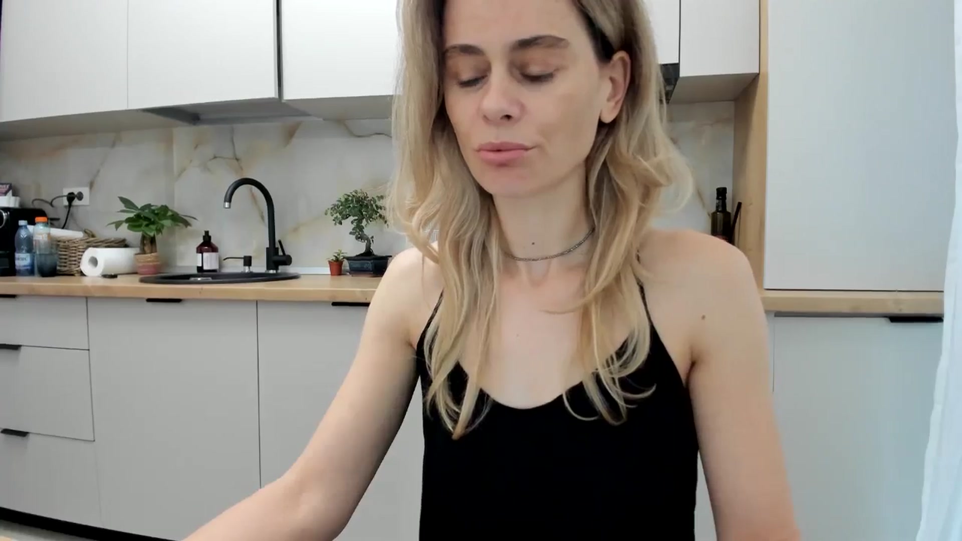 Gallery image thumbnail from DebbyPaige's myfreecams stream on, 11/14/2024, 14:38 image 9 of 20