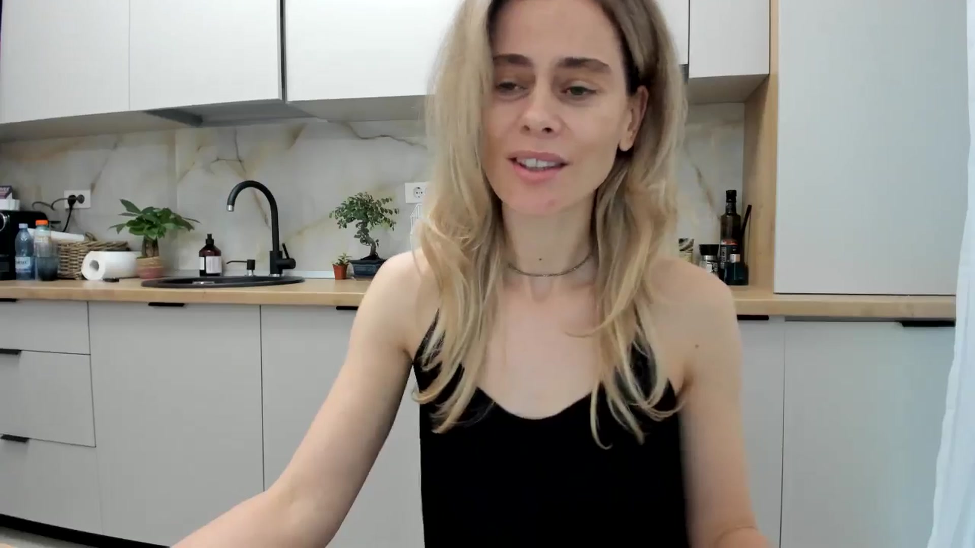 Gallery image thumbnail from DebbyPaige's myfreecams stream on, 11/14/2024, 14:38 image 13 of 20