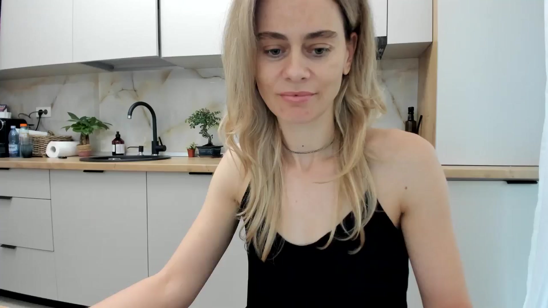 Gallery image thumbnail from DebbyPaige's myfreecams stream on, 11/14/2024, 14:38 image 5 of 20
