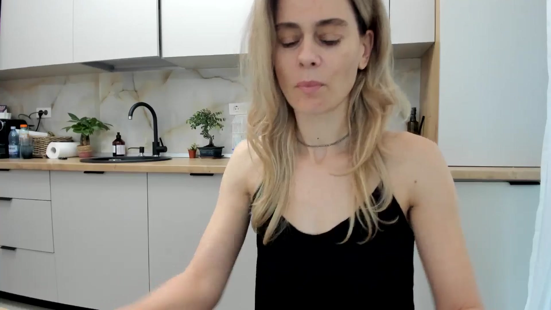 Gallery image thumbnail from DebbyPaige's myfreecams stream on, 11/14/2024, 14:38 image 10 of 20