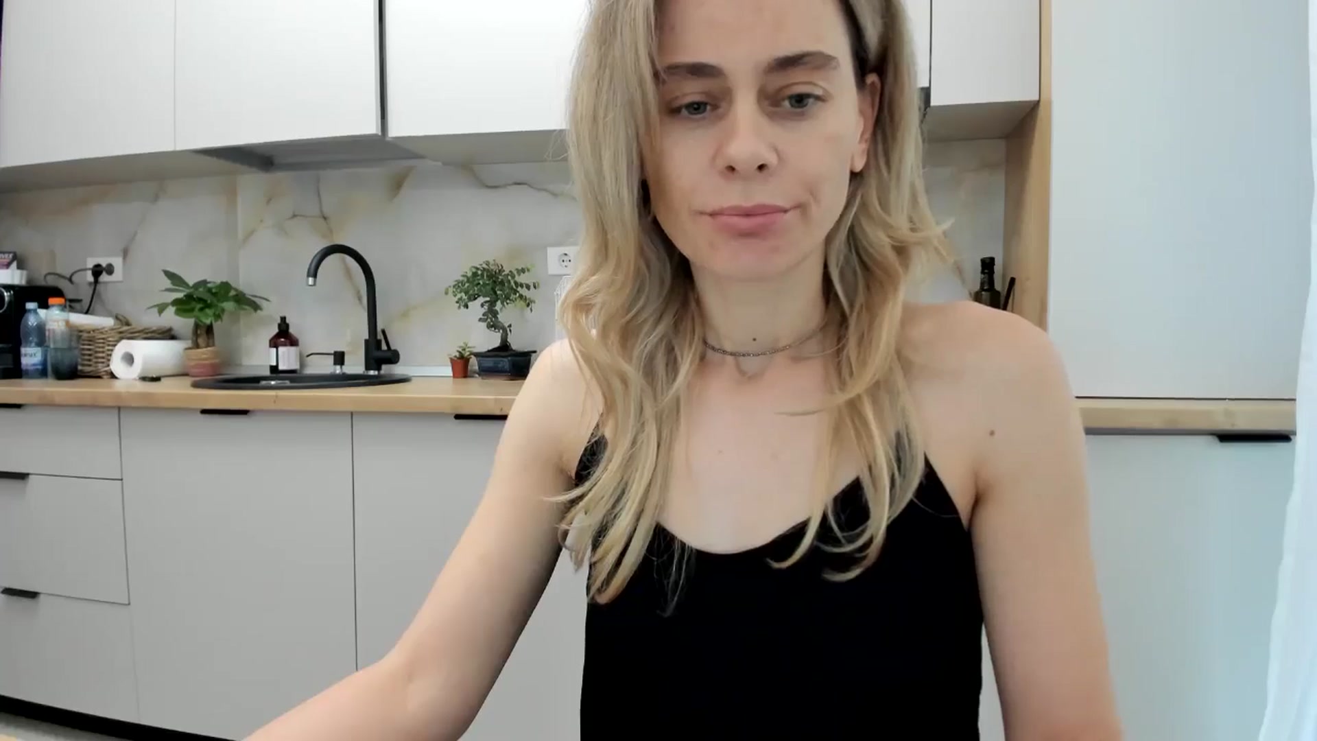 Gallery image thumbnail from DebbyPaige's myfreecams stream on, 11/14/2024, 14:38 image 4 of 20
