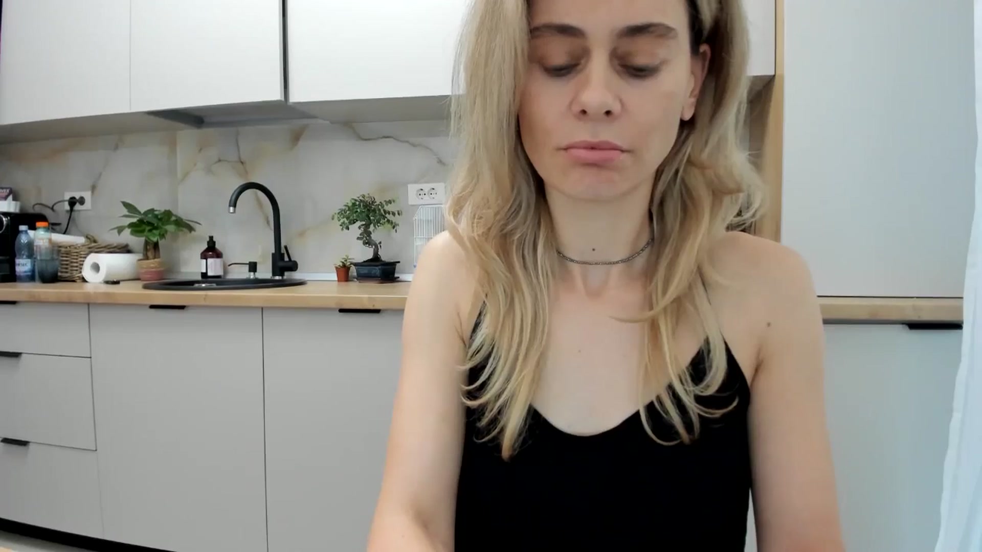 Gallery image thumbnail from DebbyPaige's myfreecams stream on, 11/14/2024, 14:38 image 12 of 20