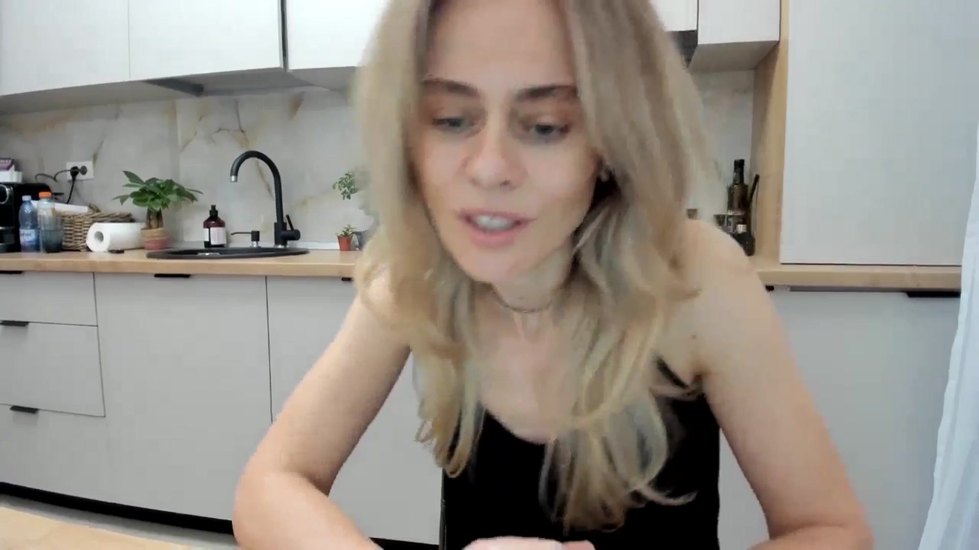 Gallery image thumbnail from DebbyPaige's myfreecams stream on, 11/14/2024, 14:38 image 20 of 20