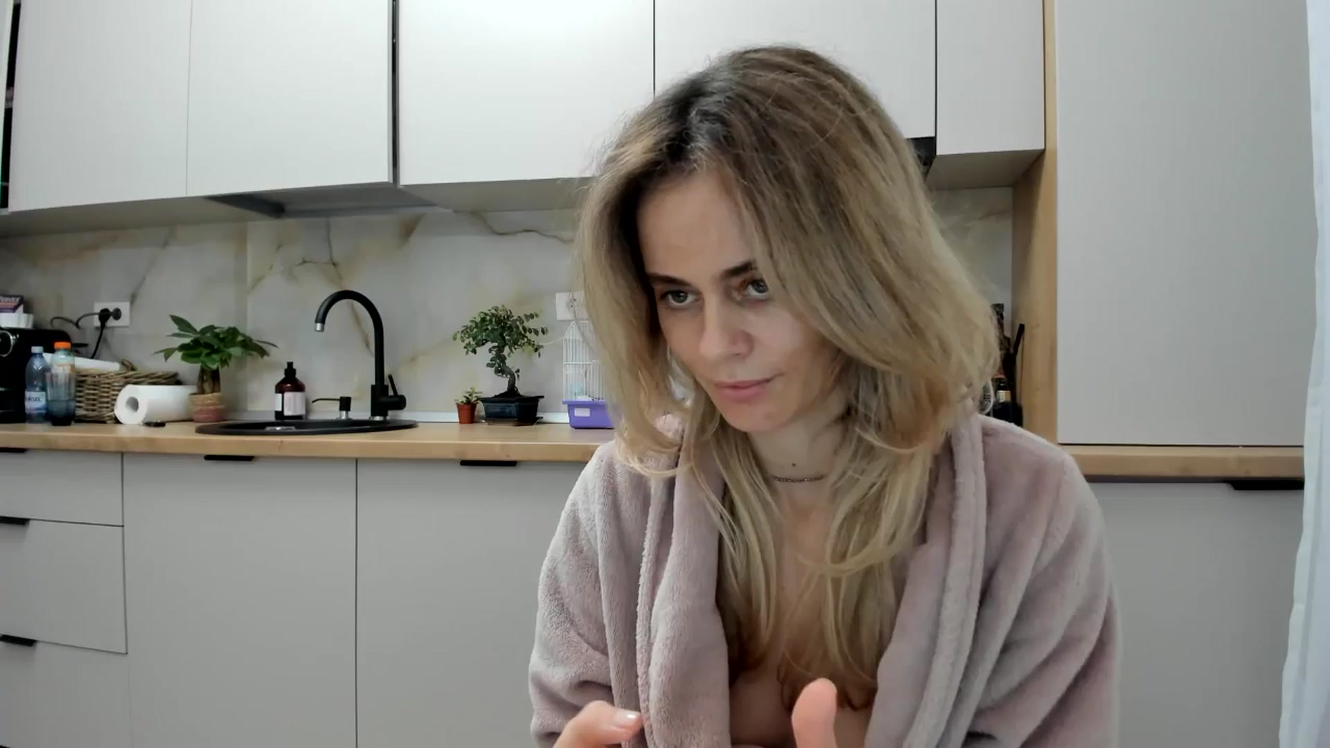 Gallery image thumbnail from DebbyPaige's myfreecams stream on, 11/14/2024, 14:58 image 6 of 20