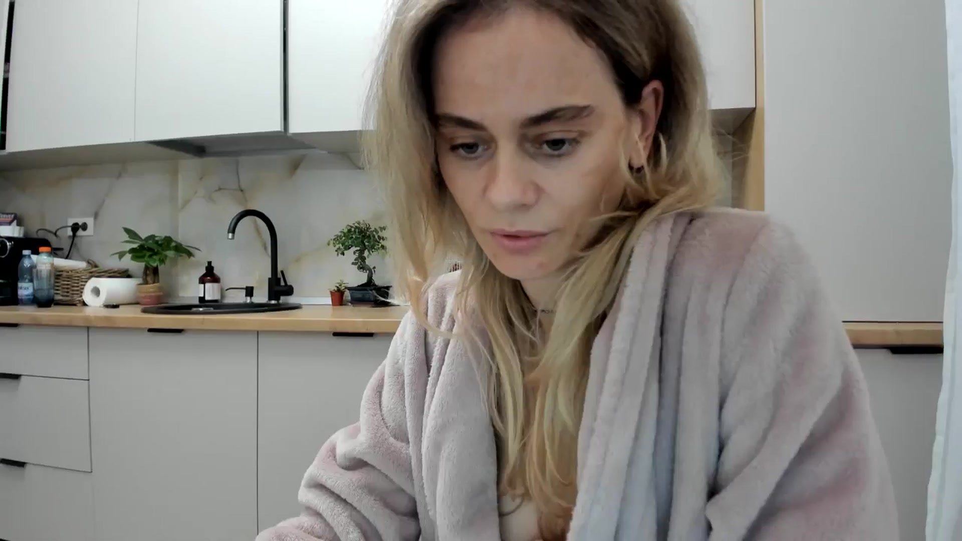 Gallery image thumbnail from DebbyPaige's myfreecams stream on, 11/14/2024, 14:58 image 19 of 20