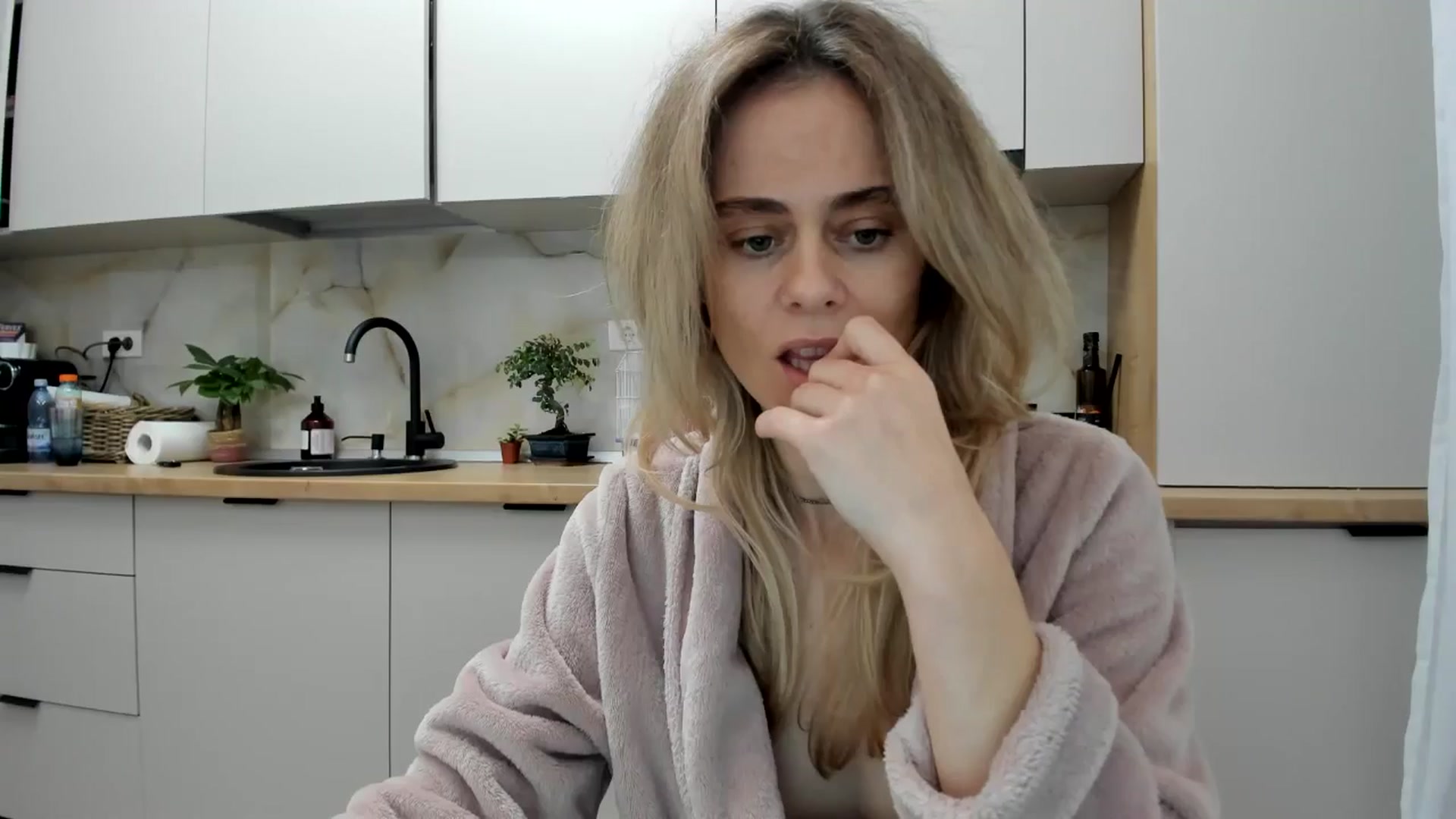 Gallery image thumbnail from DebbyPaige's myfreecams stream on, 11/14/2024, 14:58 image 4 of 20