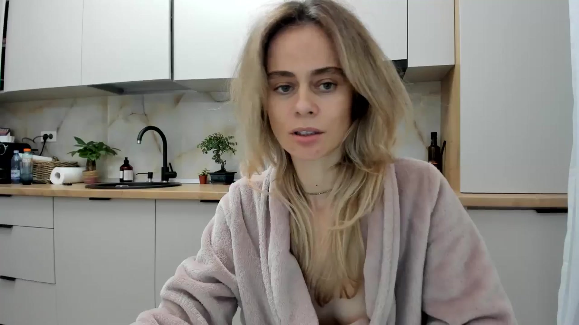 Gallery image thumbnail from DebbyPaige's myfreecams stream on, 11/14/2024, 14:58 image 2 of 20