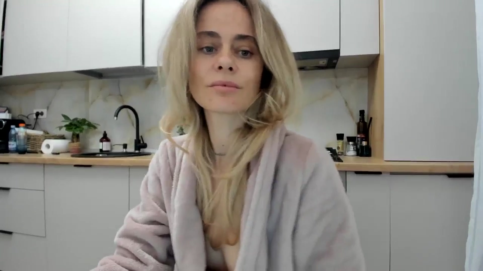 Gallery image thumbnail from DebbyPaige's myfreecams stream on, 11/14/2024, 14:58 image 5 of 20
