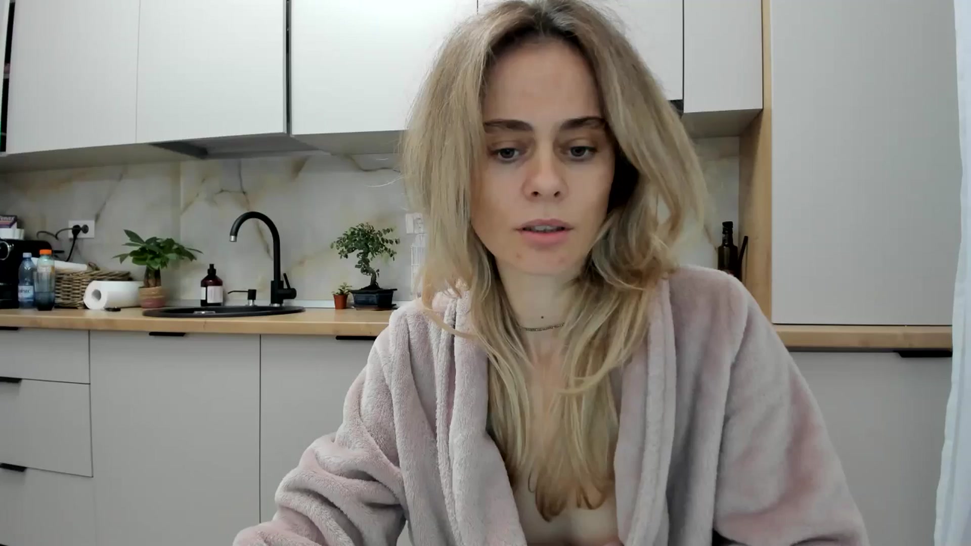 Gallery image thumbnail from DebbyPaige's myfreecams stream on, 11/14/2024, 14:58 image 3 of 20