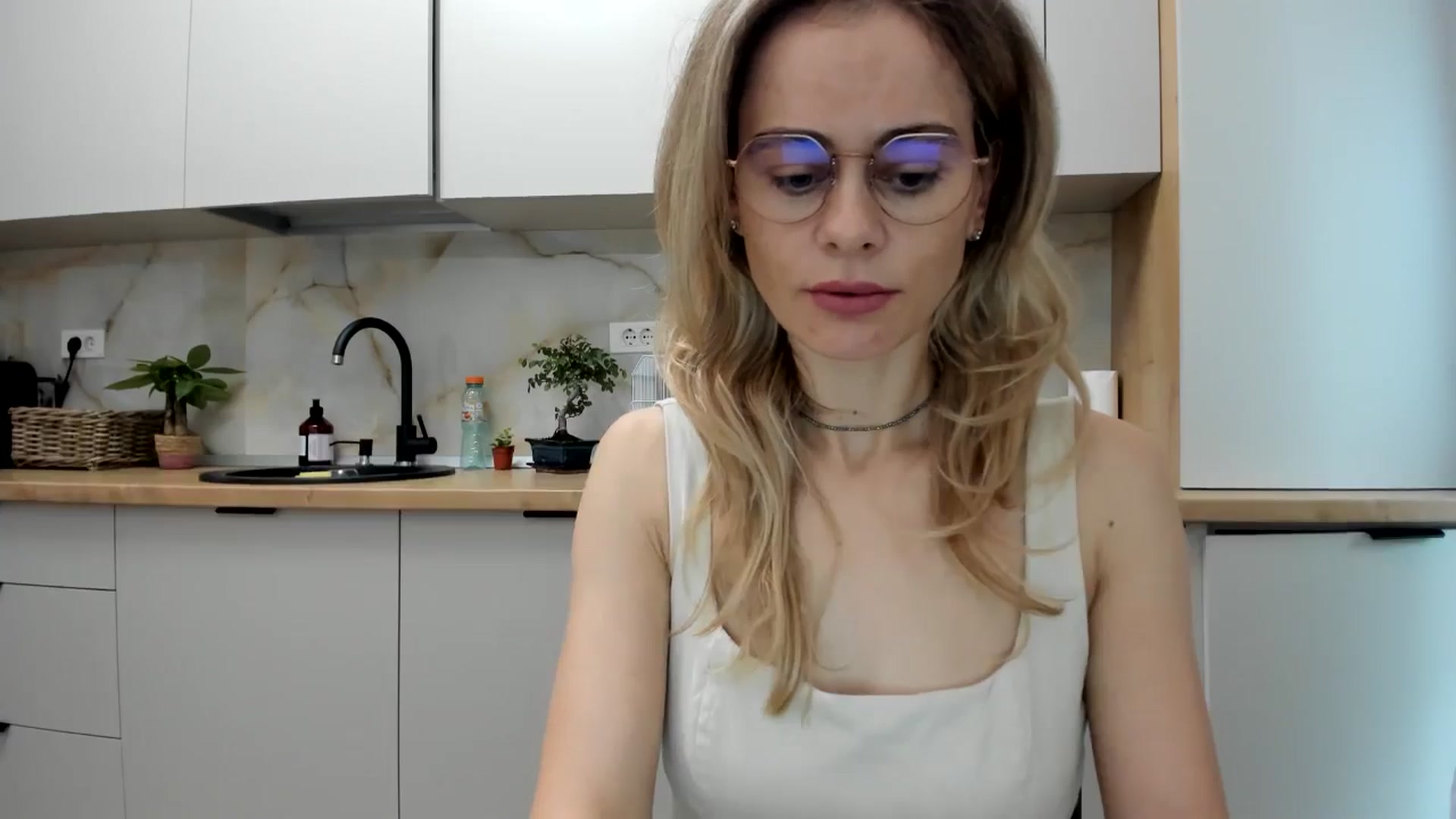 Gallery image thumbnail from DebbyPaige's myfreecams stream on, 11/15/2024, 08:32 image 2 of 20