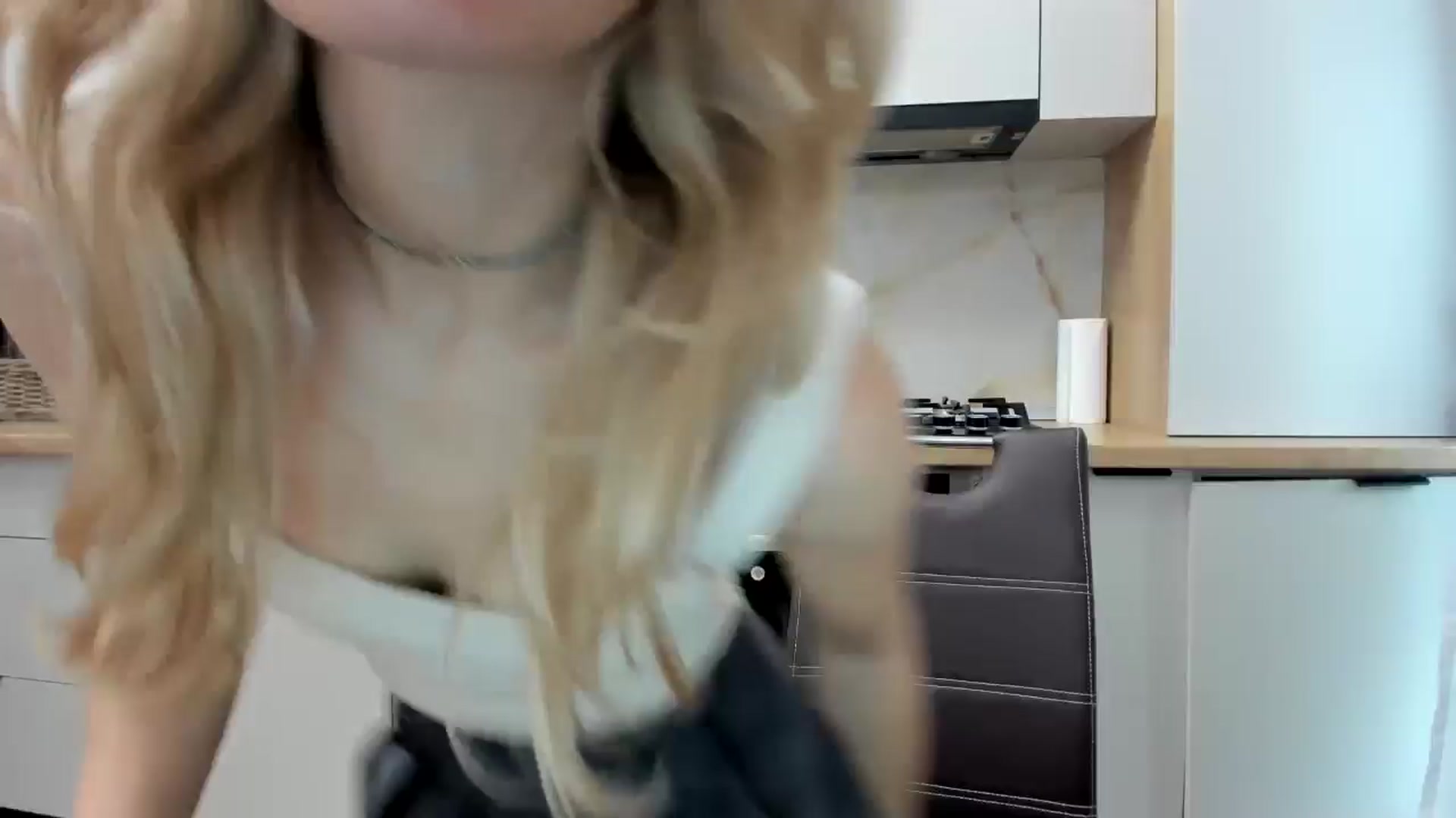 Gallery image thumbnail from DebbyPaige's myfreecams stream on, 11/15/2024, 08:32 image 12 of 20