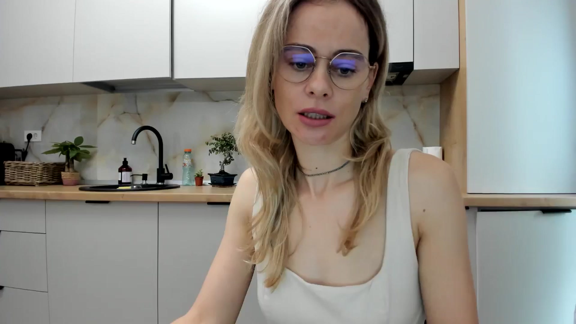 Gallery image thumbnail from DebbyPaige's myfreecams stream on, 11/15/2024, 08:32 image 4 of 20