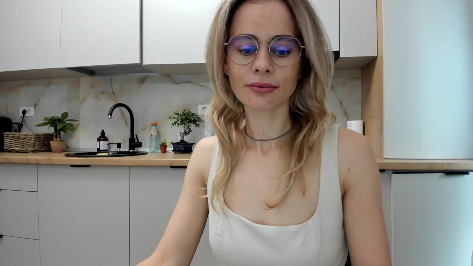 Gallery image thumbnail from DebbyPaige's myfreecams stream on, 11/15/2024, 08:32 image 5 of 20
